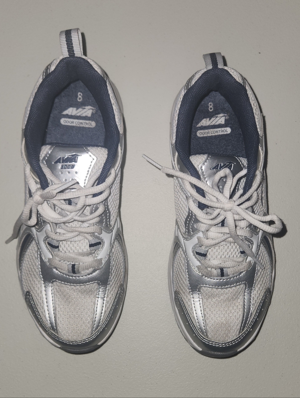 White & Silver Avia 5000 Athletic Sneakers - Size 8 - Picture 2 of 10